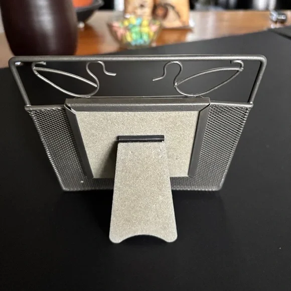 Picture Frame with Curved Design - Picture 2 of 2